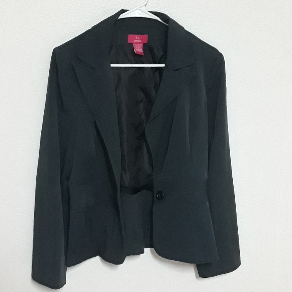 Blazer - Picture 2 of 5